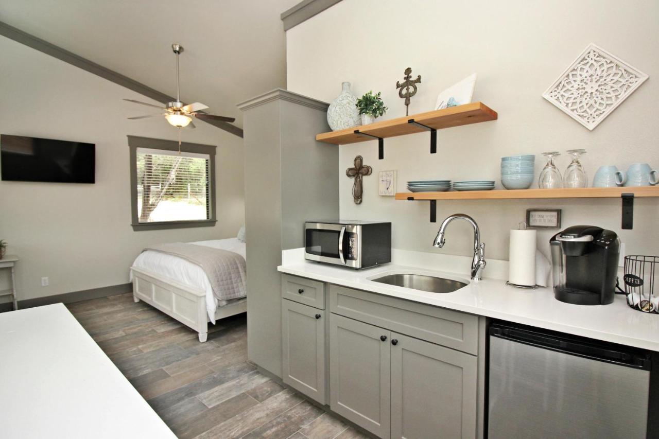 Green Acres Cottages - Fredericksburg Suite Wimberley Eksteriør bilde